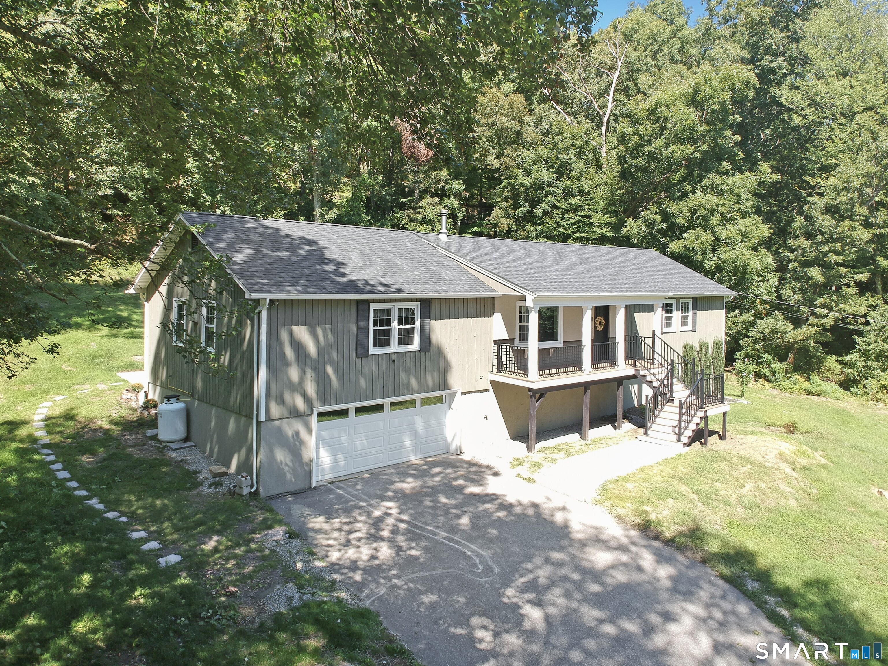 27 Lakes Pond Road Waterford CT 06385