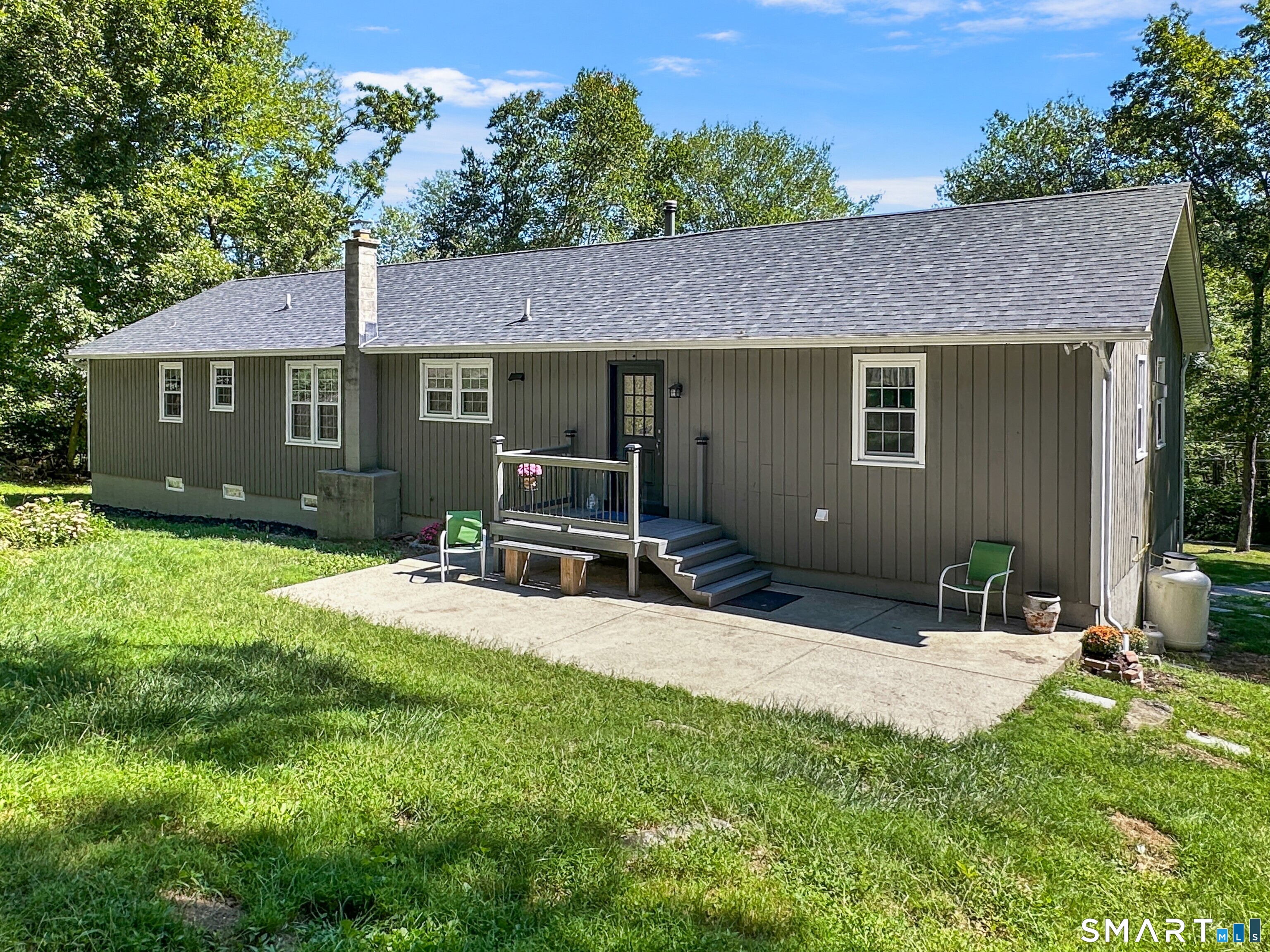 27 Lakes Pond Road Waterford CT 06385