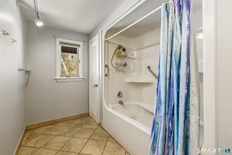 16 Merrywood Lane East Lyme CT 06333