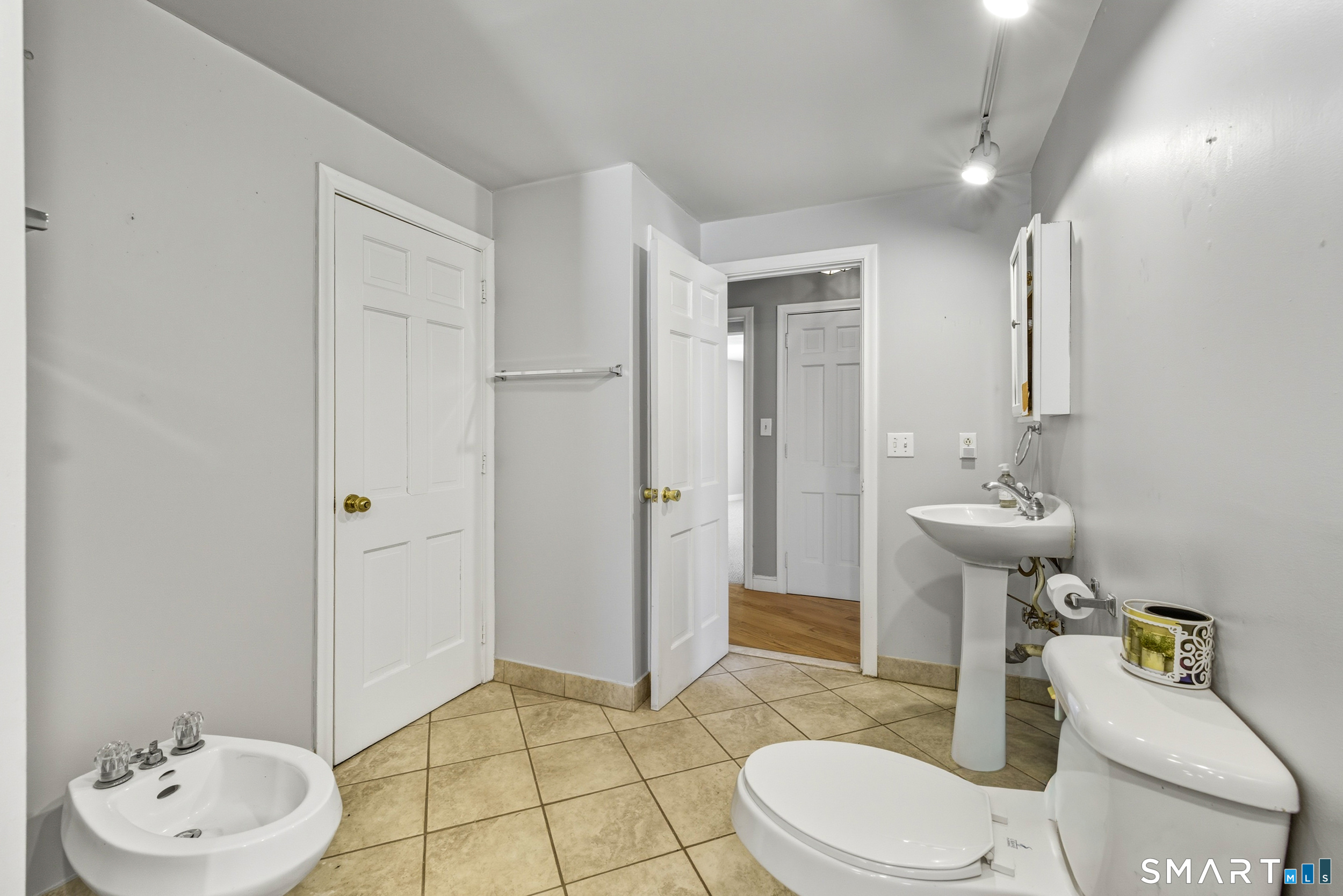 16 Merrywood Lane East Lyme CT 06333