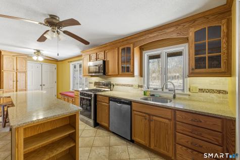 16 Merrywood Lane East Lyme CT 06333