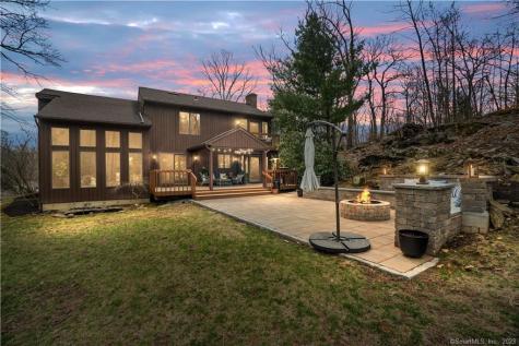 15 Oak Tree Lane New Fairfield CT 06812