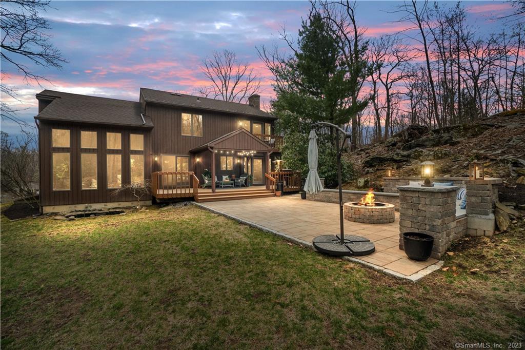 15 Oak Tree Lane New Fairfield CT 06812