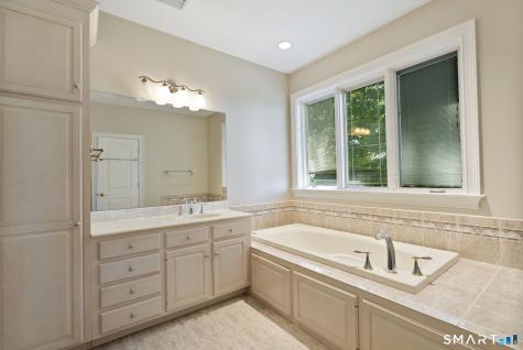 135 Cedarwood Lane Newington CT 06111