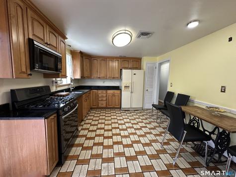 99 Glenwood Drive Wethersfield CT 06109