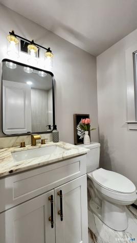 32 Forest North Court Hamden CT 06518