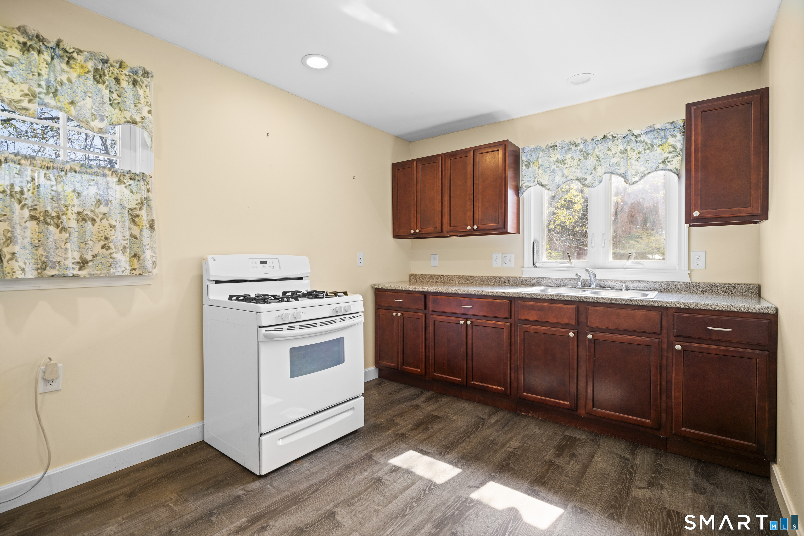 136 Cottage Road Enfield CT 06082