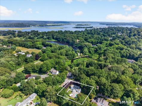 28 River Road Essex CT 06426