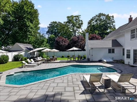 28 River Road Essex CT 06426