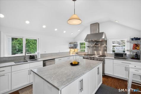 28 River Road Essex CT 06426