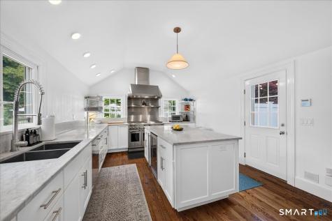 28 River Road Essex CT 06426