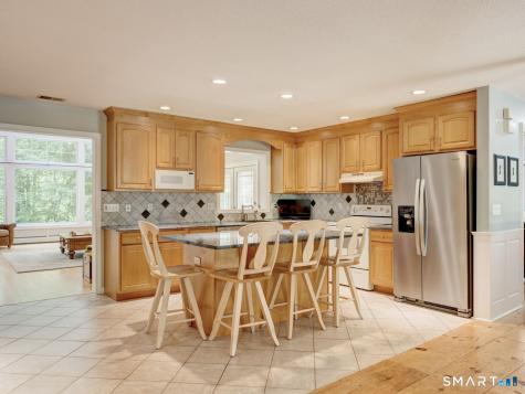 35 Woodsedge Court Berlin CT 06037