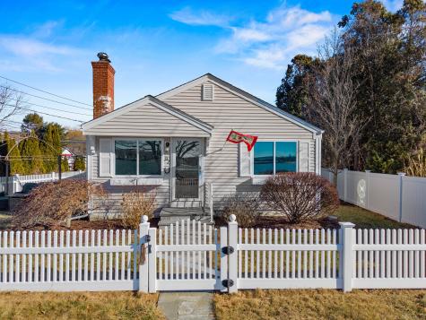 97 Niantic River Road Waterford CT 06385