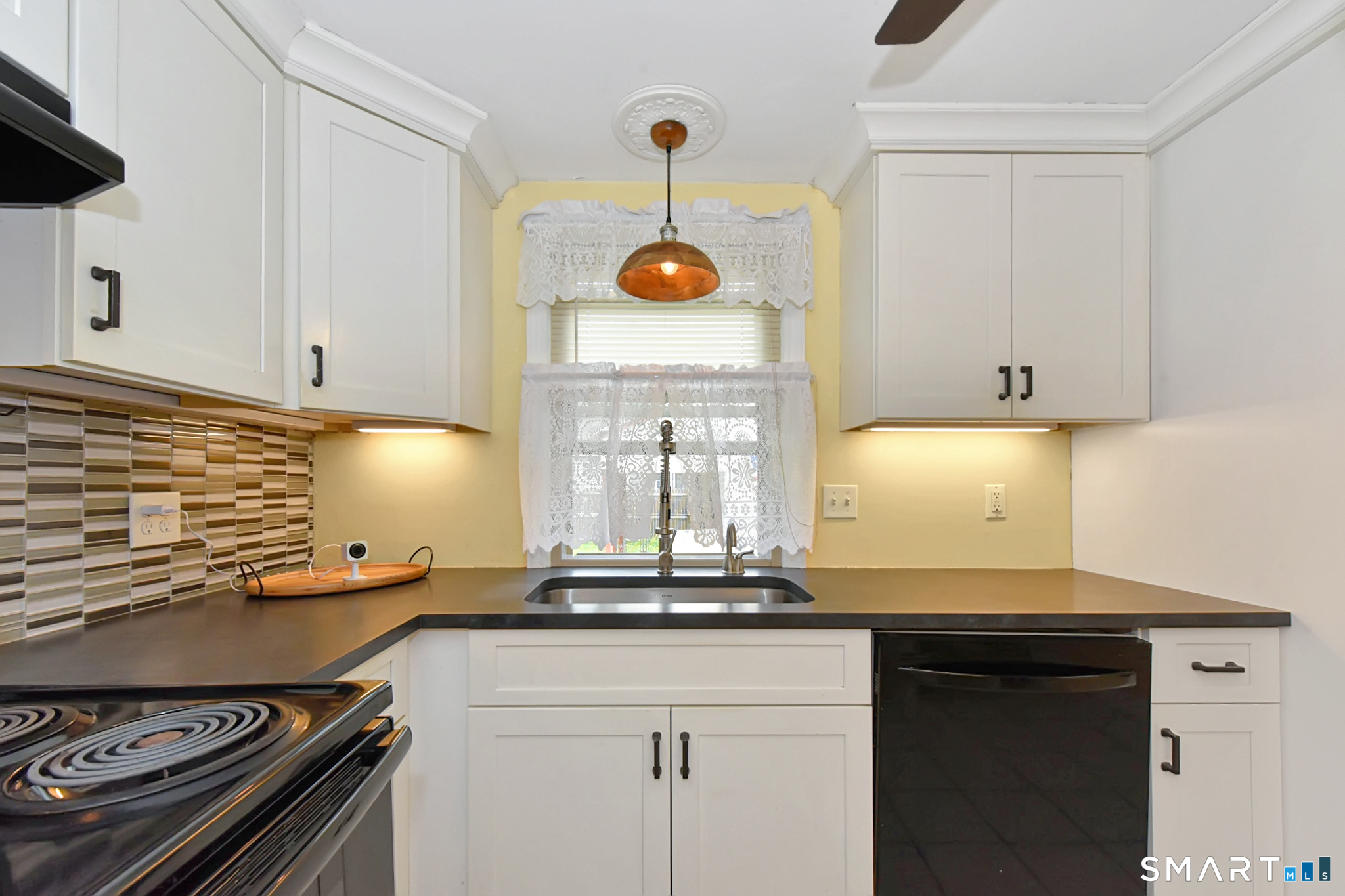 39 Gary Street Bridgeport CT 06610