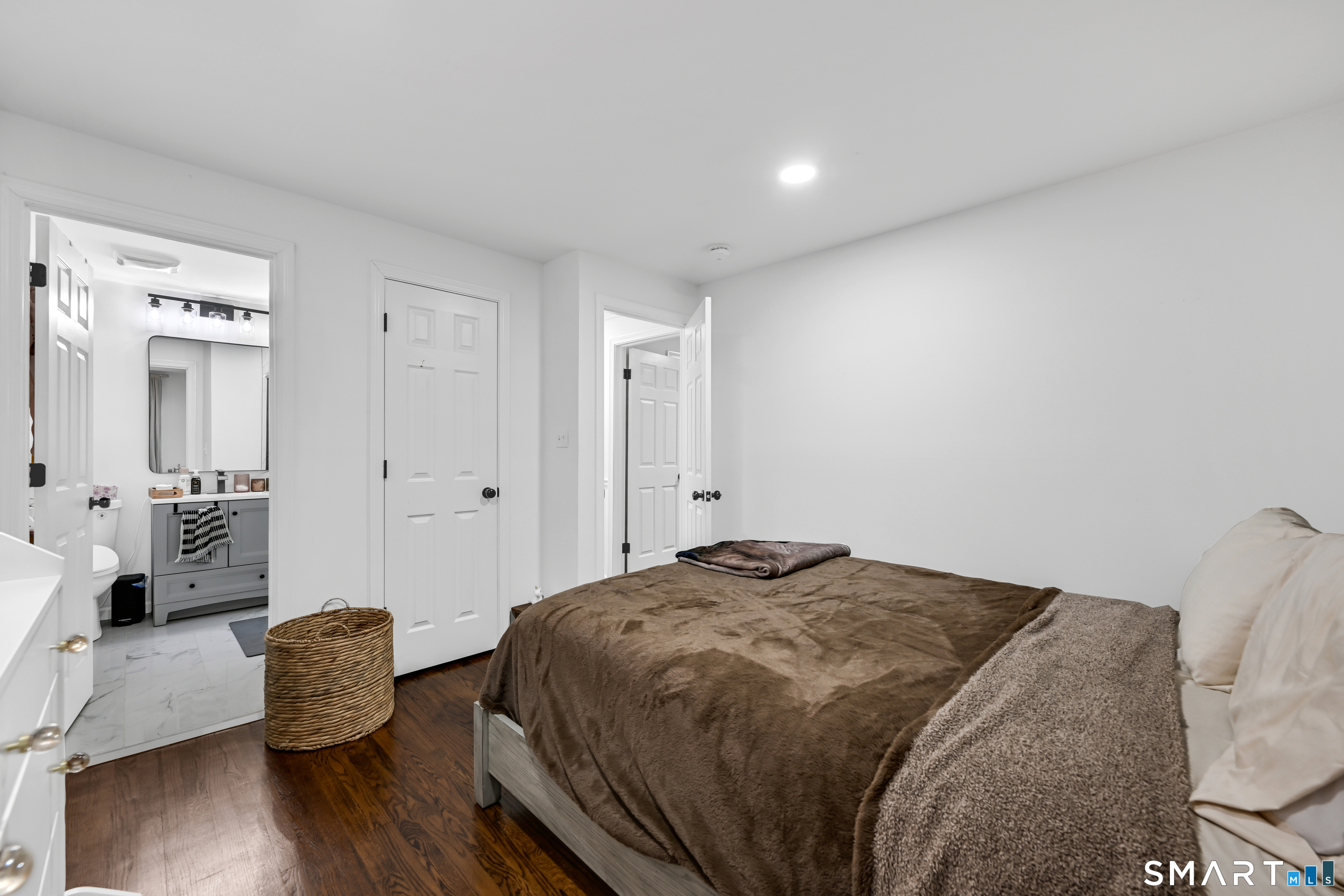 6 Manor Court North Haven CT 06473