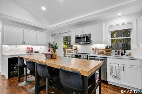 6 Manor Court North Haven CT 06473