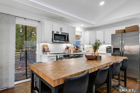 6 Manor Court North Haven CT 06473