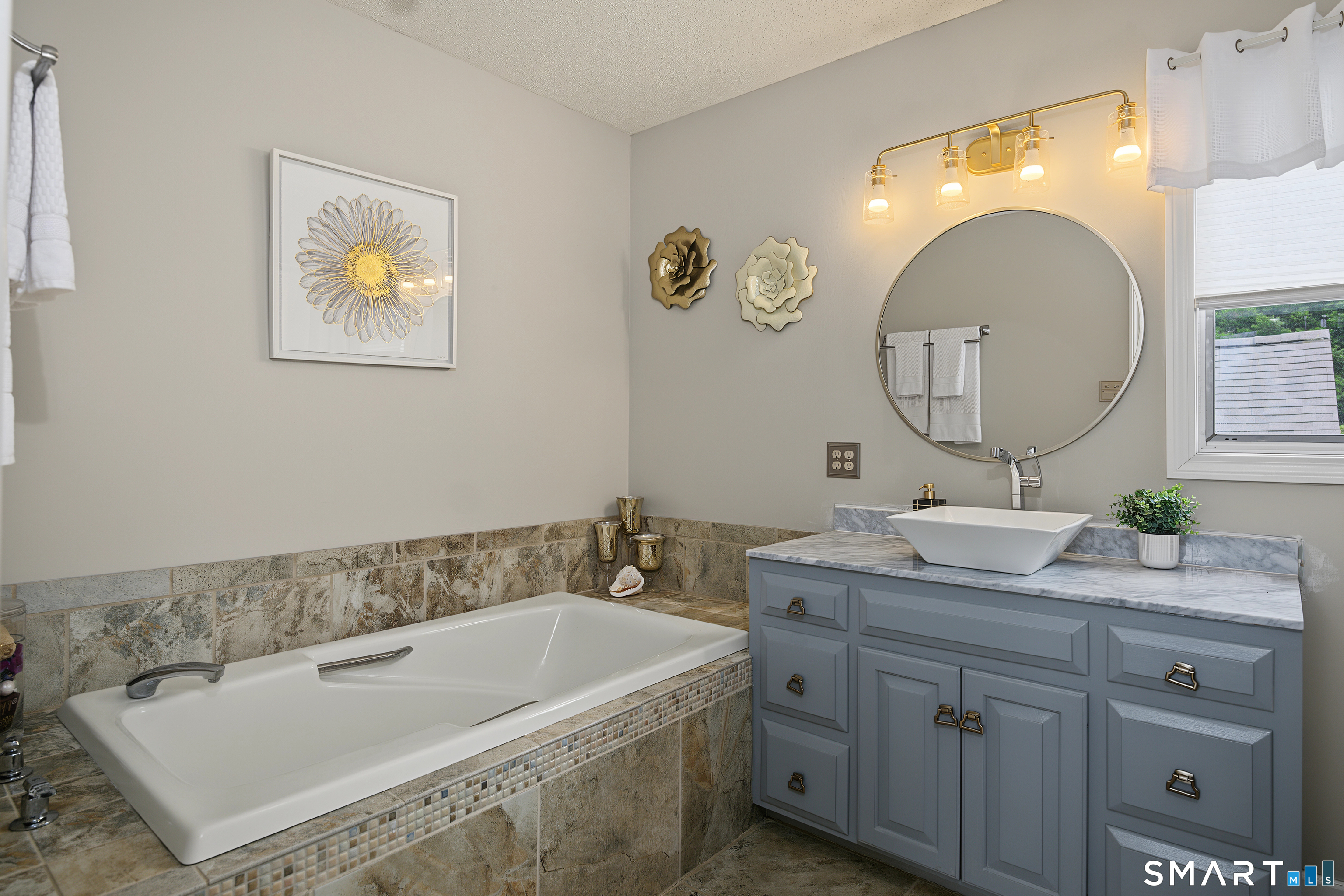 64 Old Black Point Road East Lyme CT 06357
