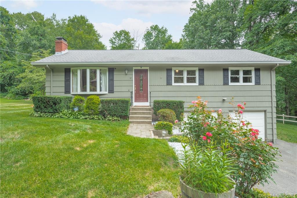 12 Whitewood Drive Shelton CT 06484