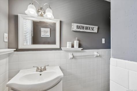 8 Town Bridge Road Canton CT 06019