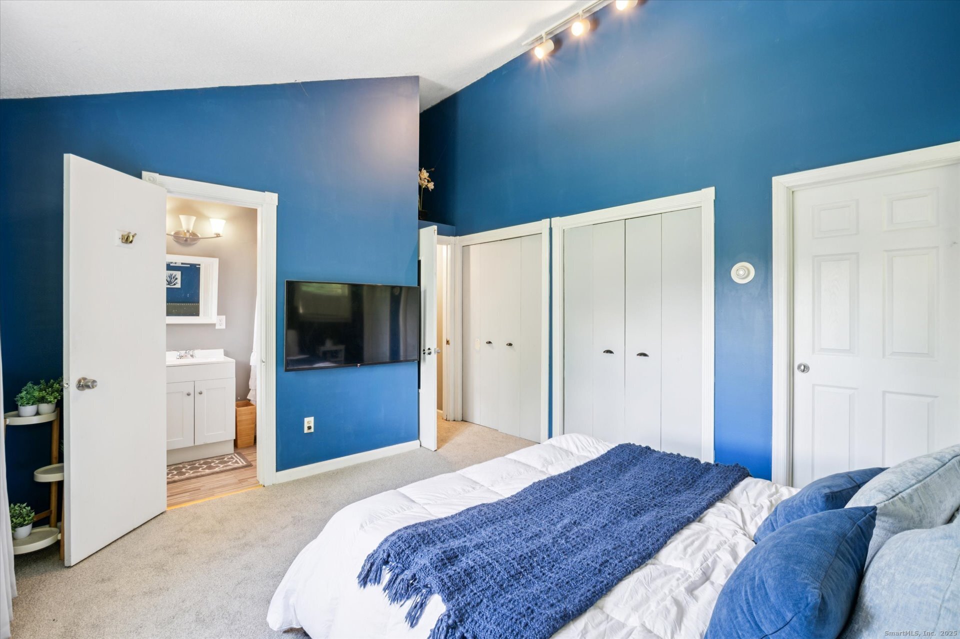 8 Town Bridge Road Canton CT 06019