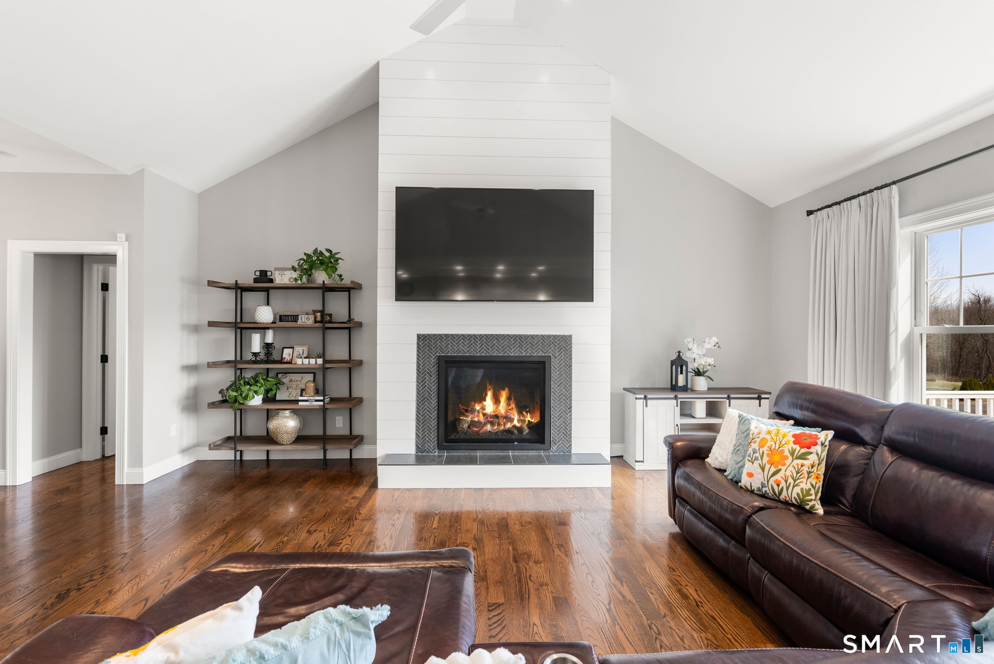 1192 North Grand Street Suffield CT 06093