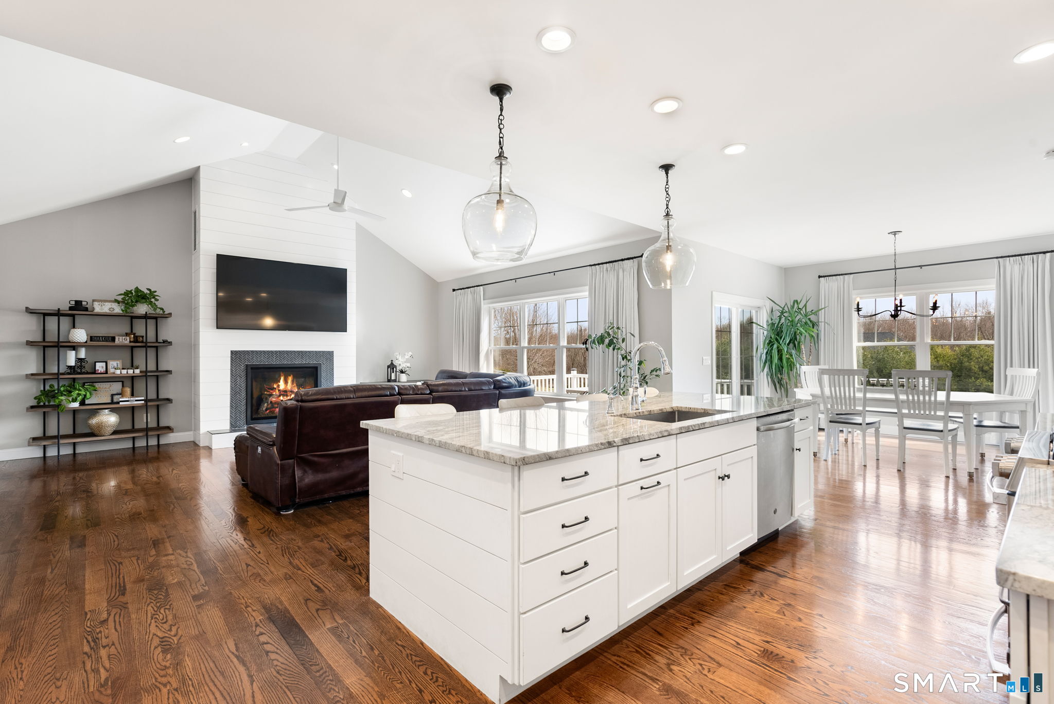 1192 North Grand Street Suffield CT 06093