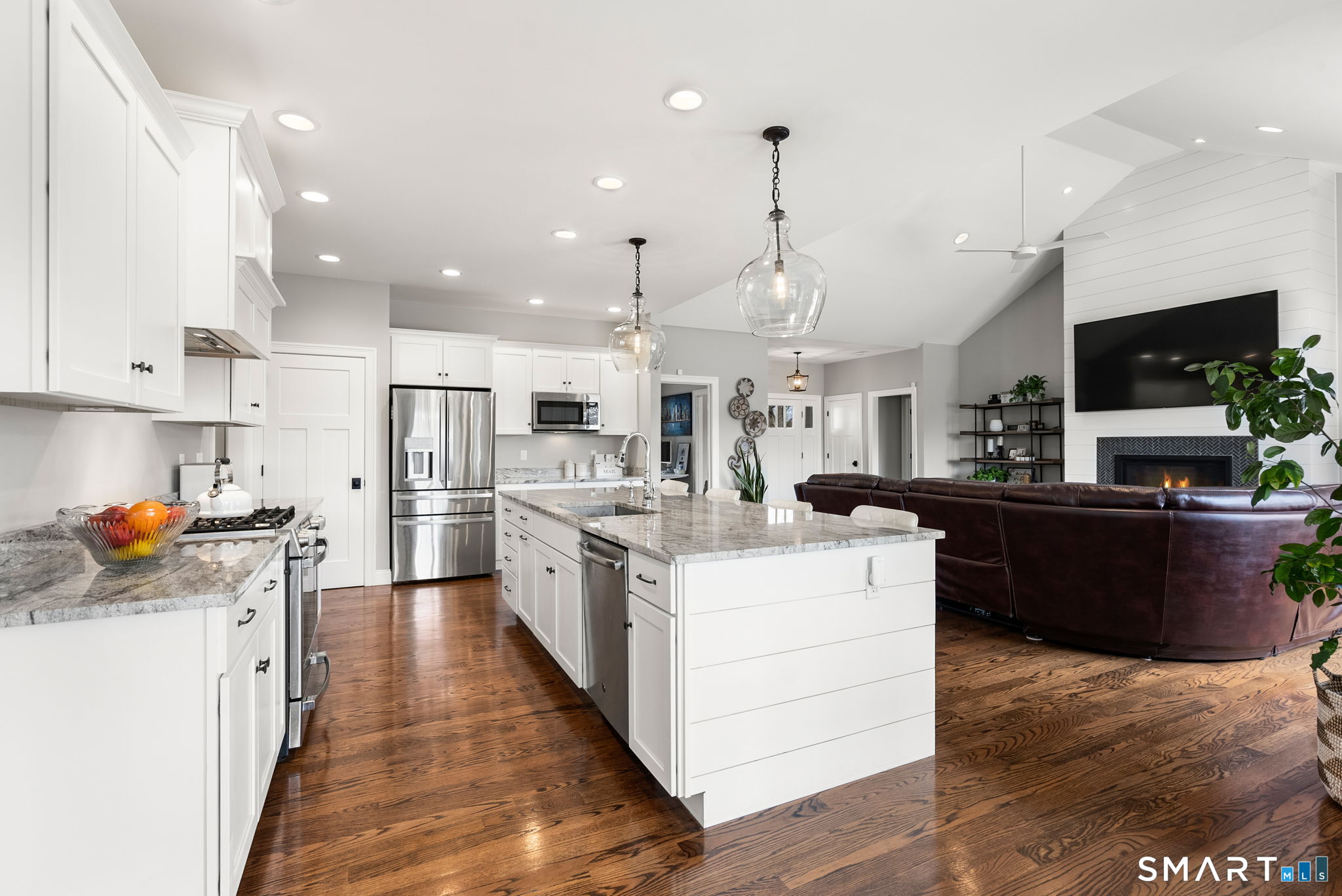 1192 North Grand Street Suffield CT 06093