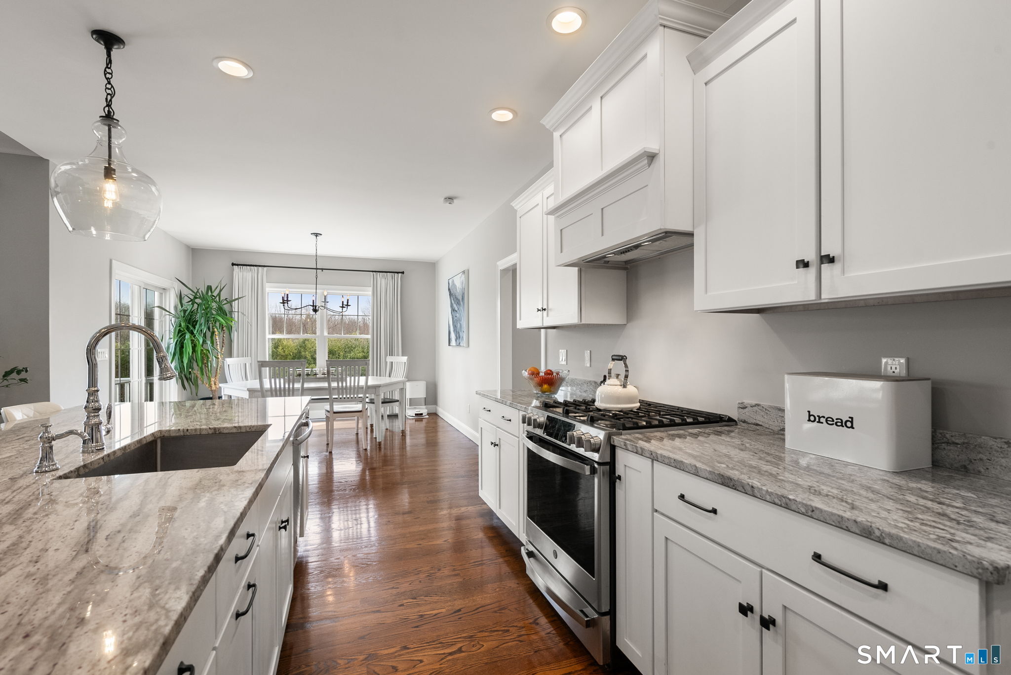 1192 North Grand Street Suffield CT 06093