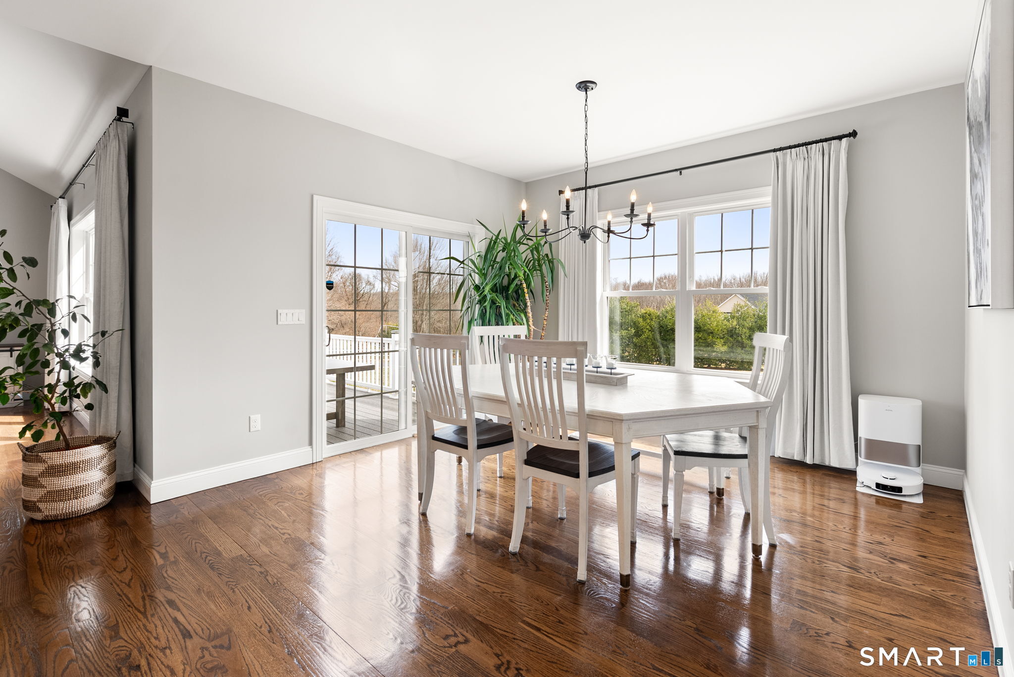 1192 North Grand Street Suffield CT 06093