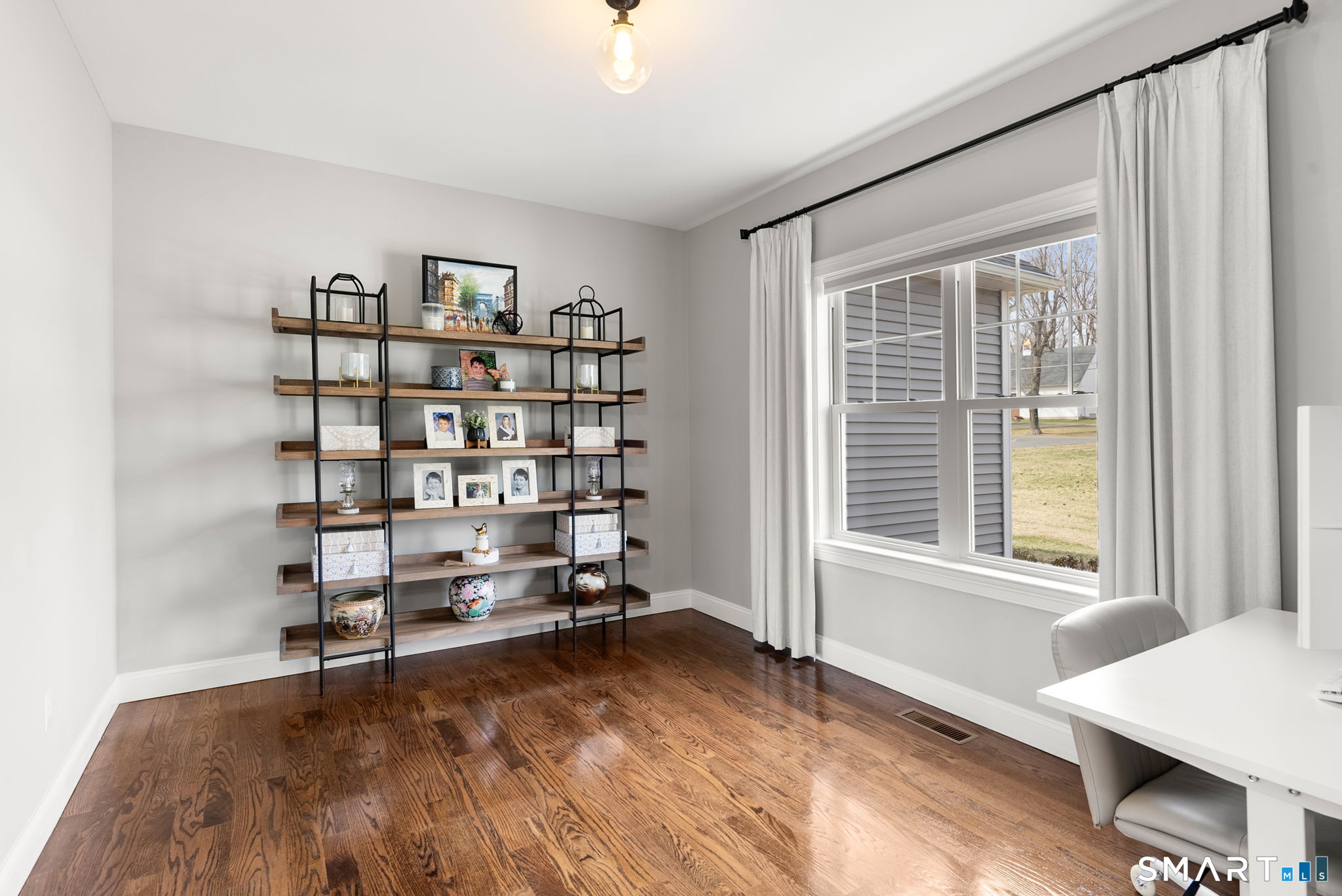 1192 North Grand Street Suffield CT 06093