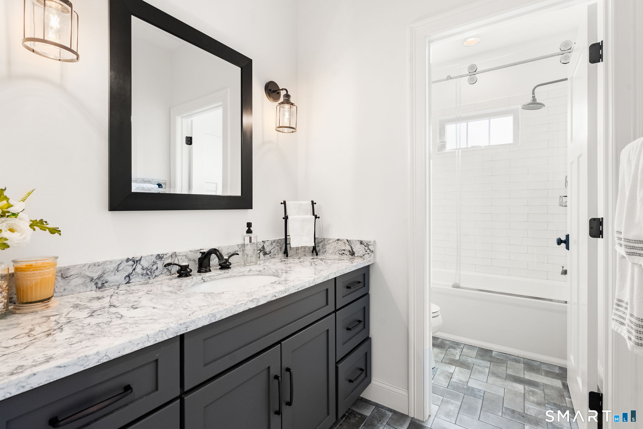 1192 North Grand Street Suffield CT 06093