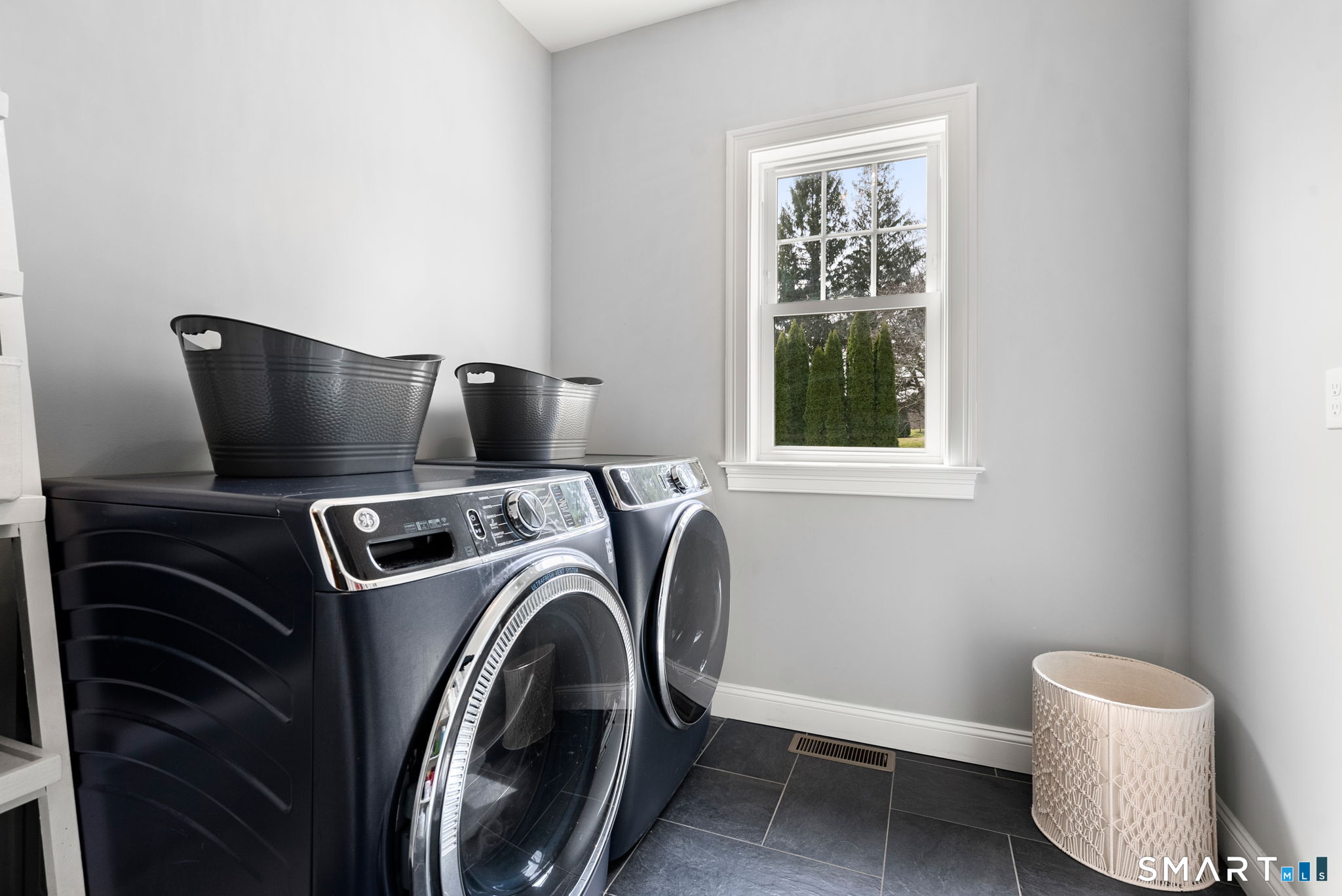 1192 North Grand Street Suffield CT 06093