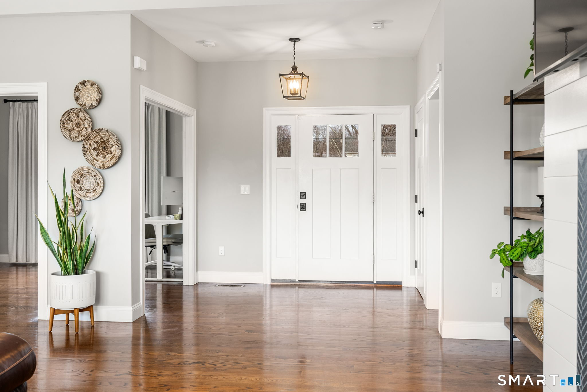 1192 North Grand Street Suffield CT 06093