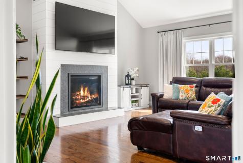 1192 North Grand Street Suffield CT 06093