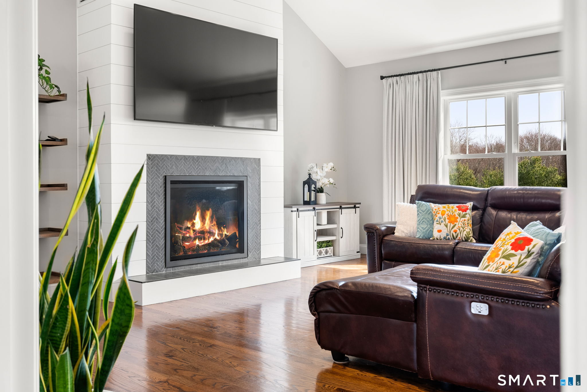 1192 North Grand Street Suffield CT 06093