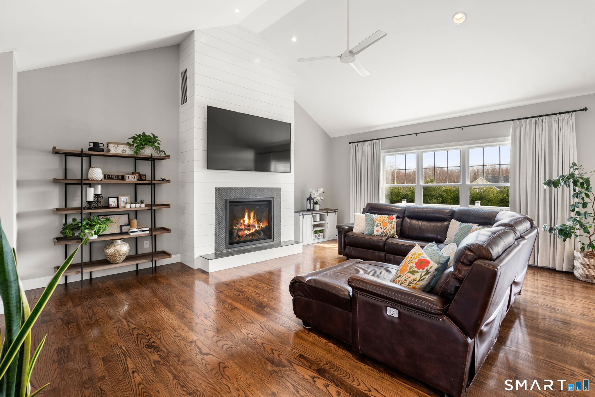 1192 North Grand Street Suffield CT 06093