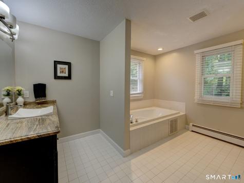 11 Lexington Road Avon CT 06001