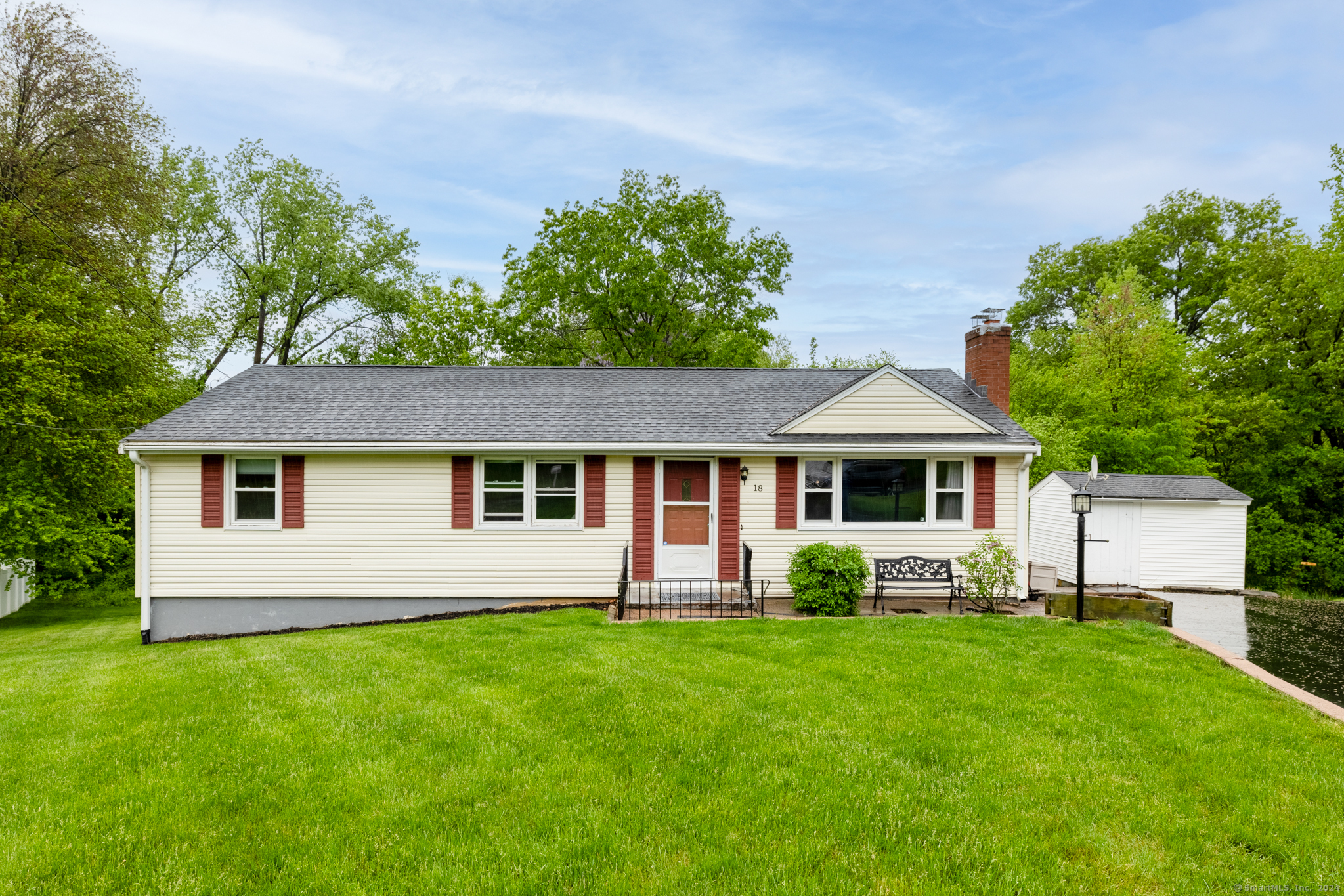 18 Vinlen Drive Windsor CT 06095