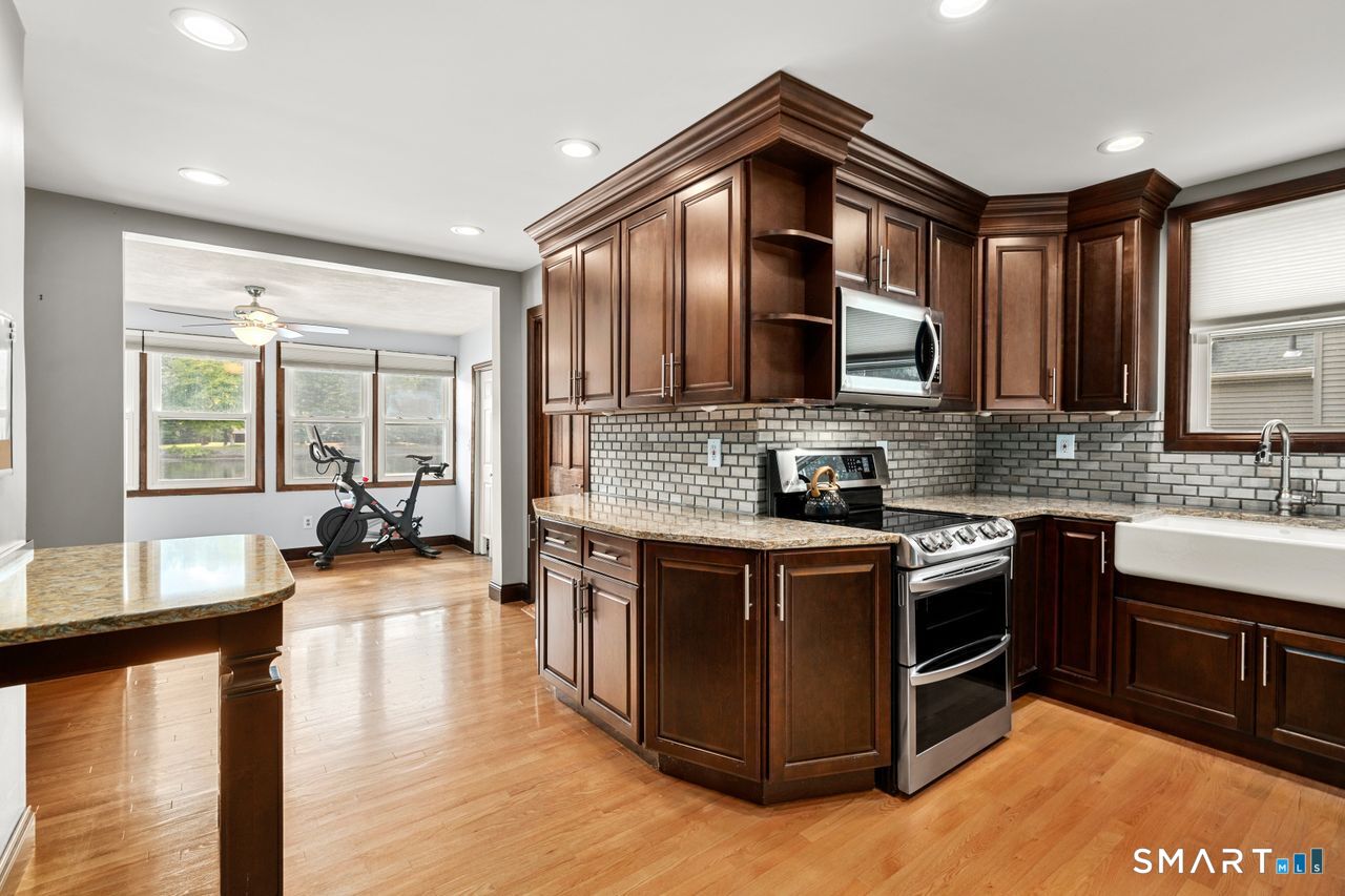 5 Roosevelt Drive Seymour CT 06483