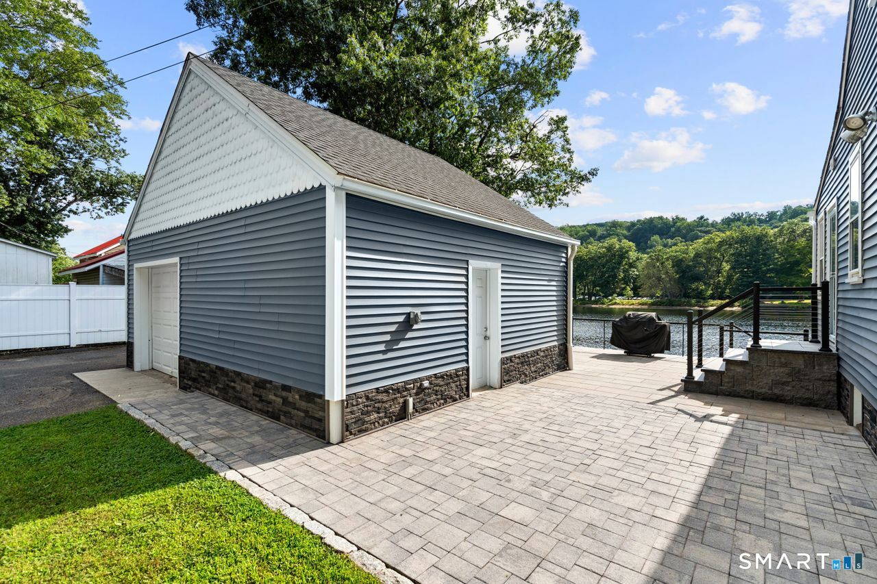 5 Roosevelt Drive Seymour CT 06483
