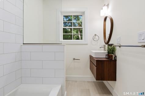 9 Bradley Lane Newtown CT 06482