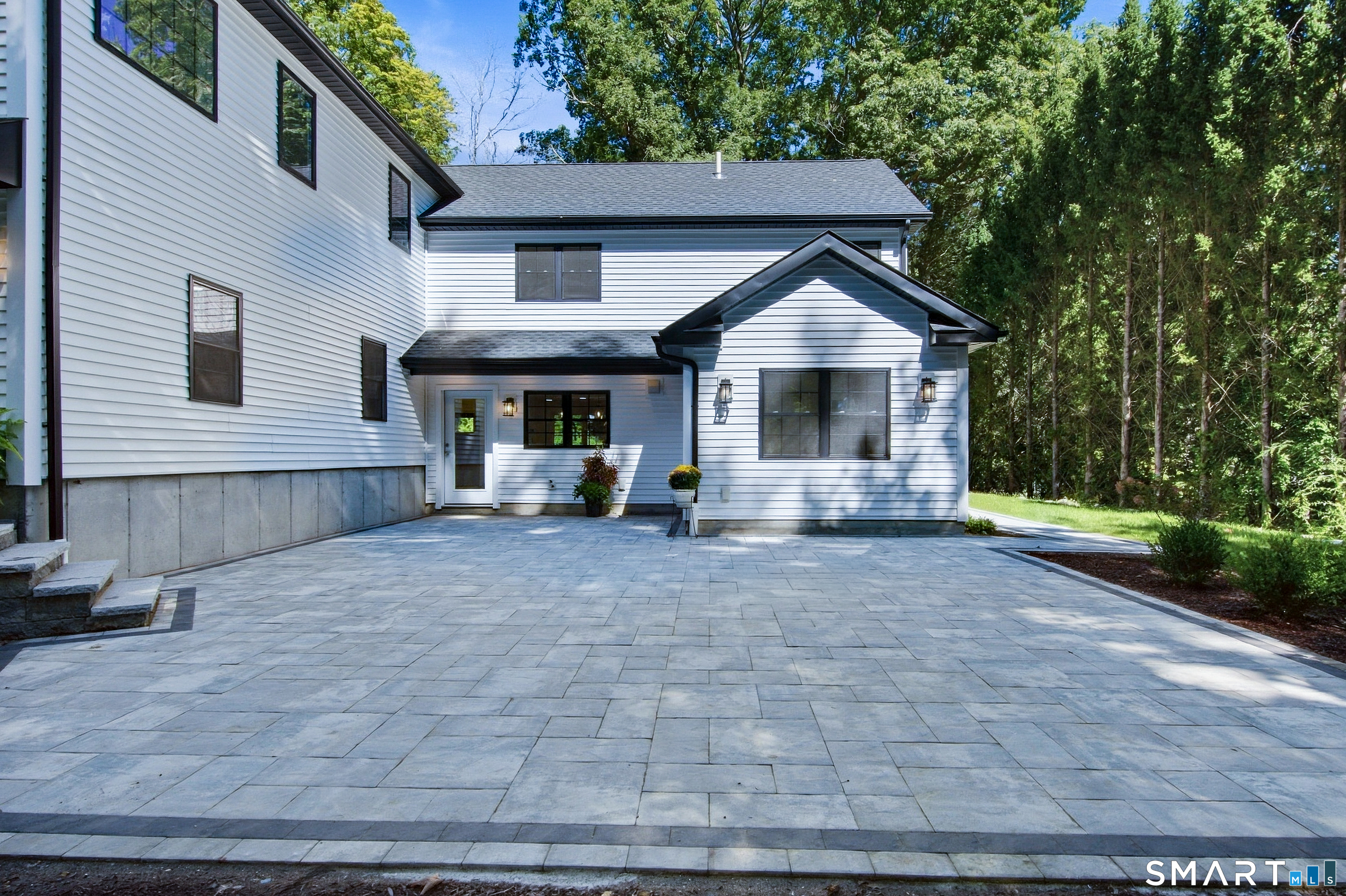 9 Bradley Lane Newtown CT 06482