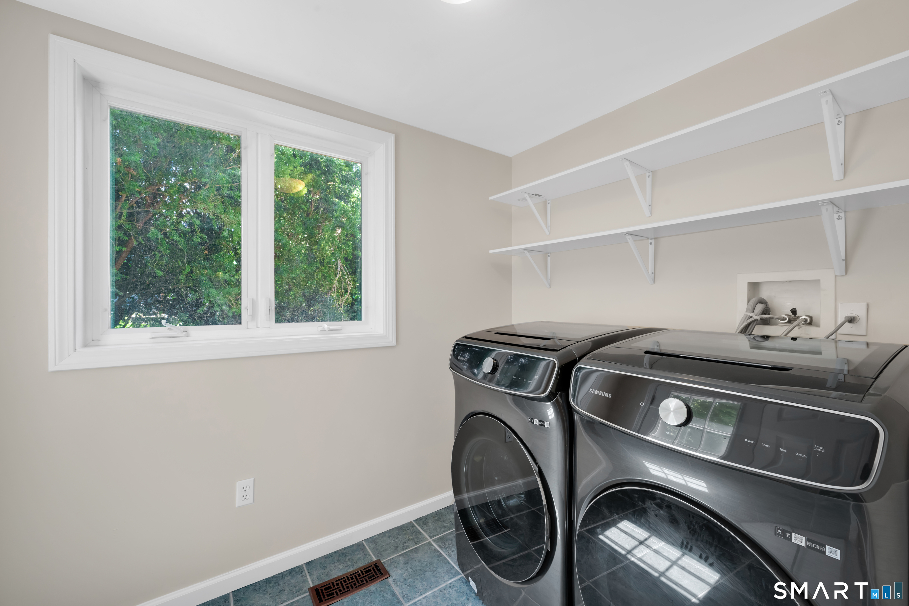 5 Central Avenue East Lyme CT 06357