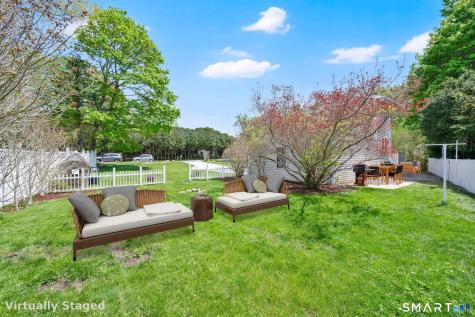 5 Central Avenue East Lyme CT 06357
