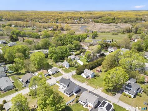 5 Central Avenue East Lyme CT 06357