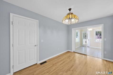5 Central Avenue East Lyme CT 06357