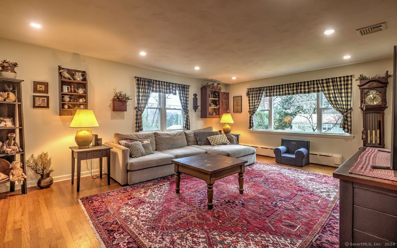 15 Walter Road Seymour CT 06483