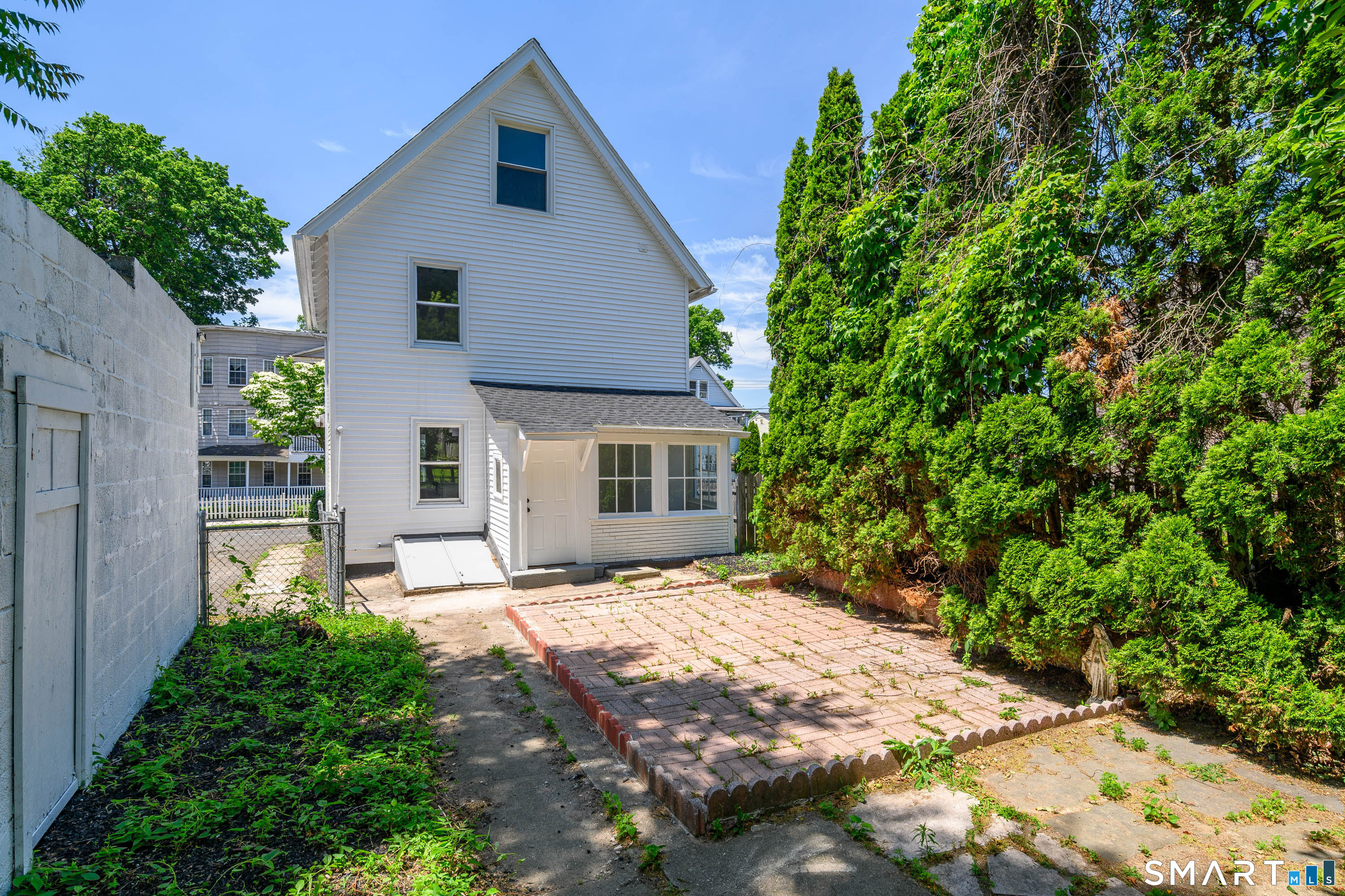 38 White Street Bridgeport CT 06610
