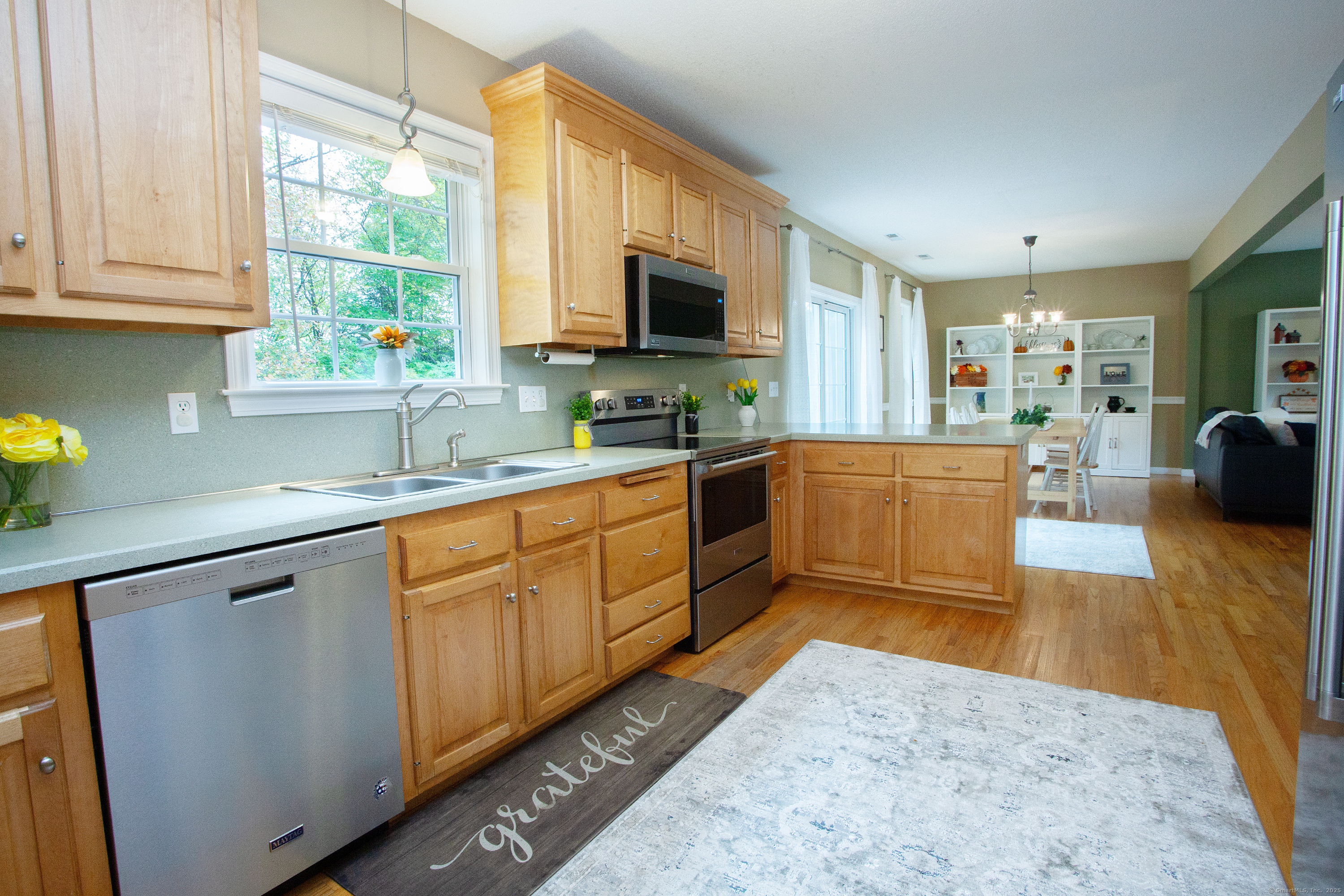 9 Village Square Canton CT 06019